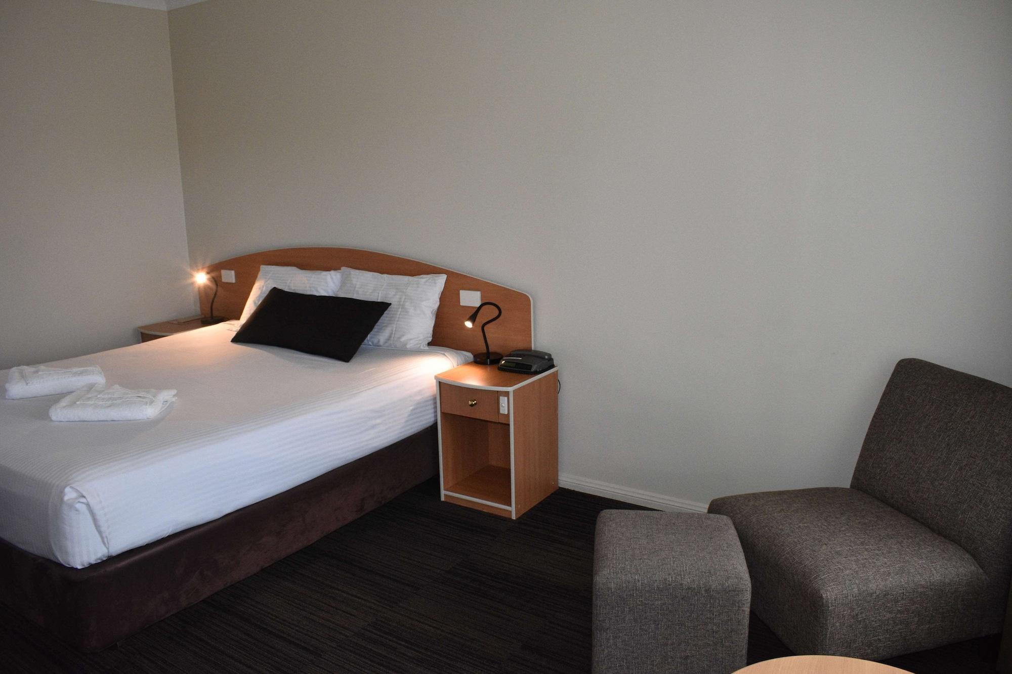 Best Western Coachman'S Inn Motel บาเทิร์สต์ ภายนอก รูปภาพ