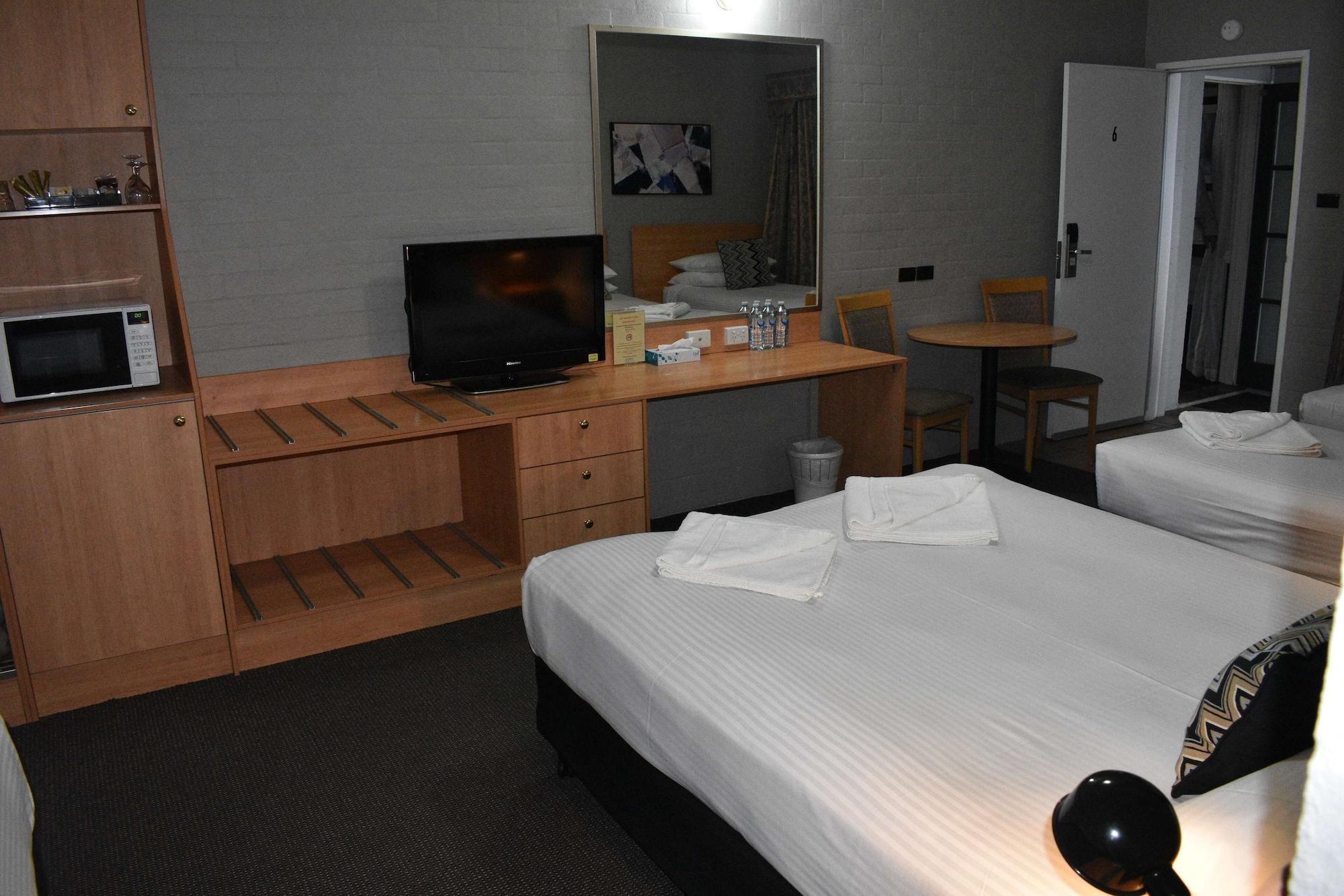 Best Western Coachman'S Inn Motel บาเทิร์สต์ ภายนอก รูปภาพ