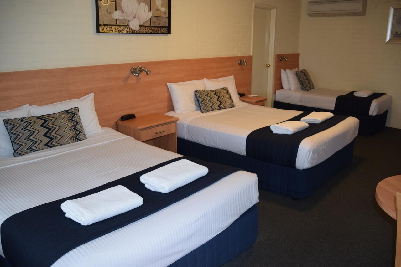 Best Western Coachman'S Inn Motel บาเทิร์สต์ ภายนอก รูปภาพ