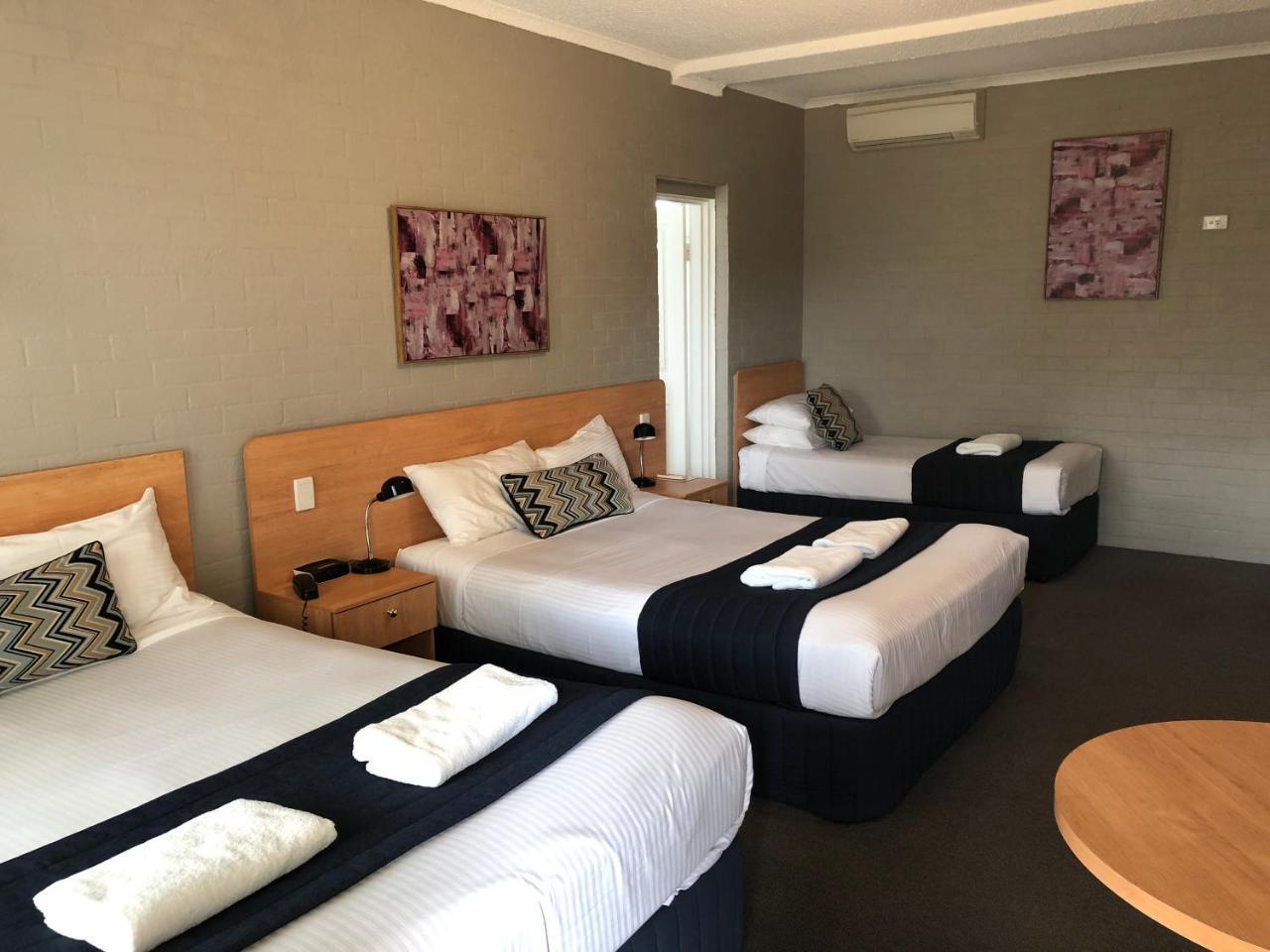 Best Western Coachman'S Inn Motel บาเทิร์สต์ ภายนอก รูปภาพ